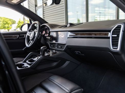 Certified 2023 Porsche Cayenne AWD/4WD image 46