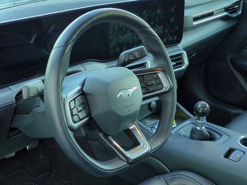 Used 2025 Ford Mustang GT Premium image 18