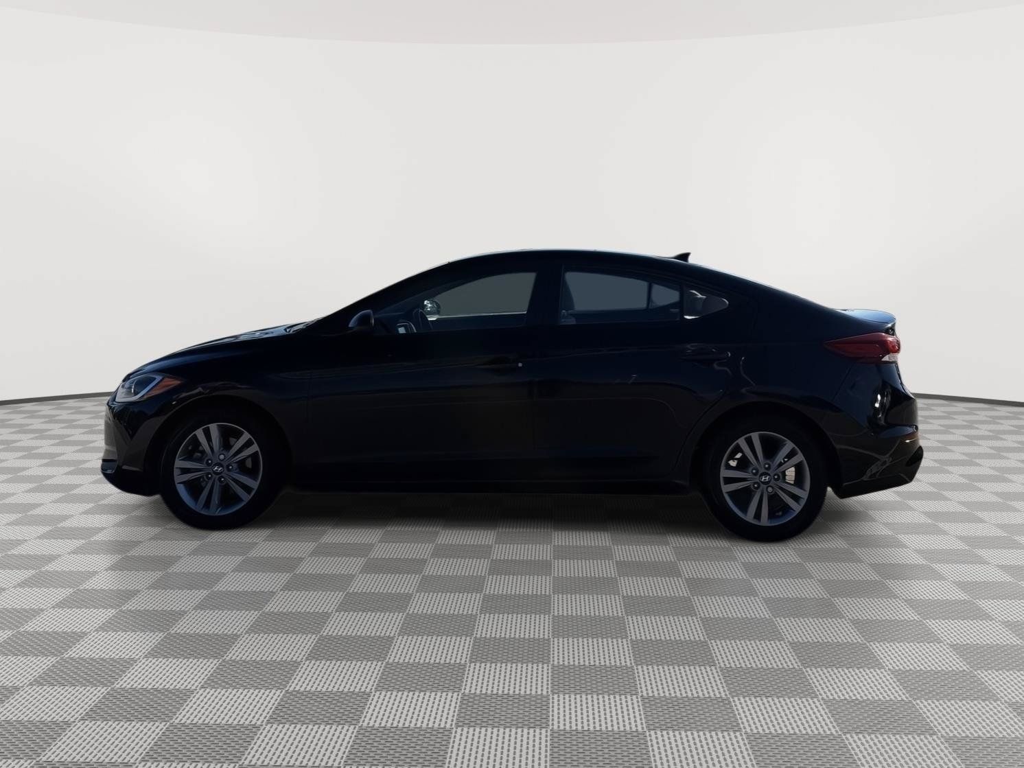 Used 2017 Hyundai Elantra SE FWD image 3
