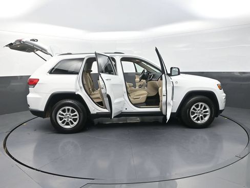 Used 2019 Jeep Grand Cherokee Laredo AWD/4WD image 36