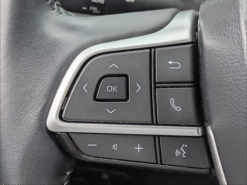 Used 2023 Toyota Highlander XLE FWD image 24
