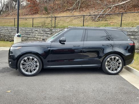 Used 2025 Land Rover Range Rover Sport SE image 6