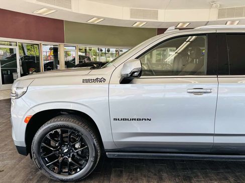 Used 2024 Chevrolet Suburban High Country AWD/4WD image 16