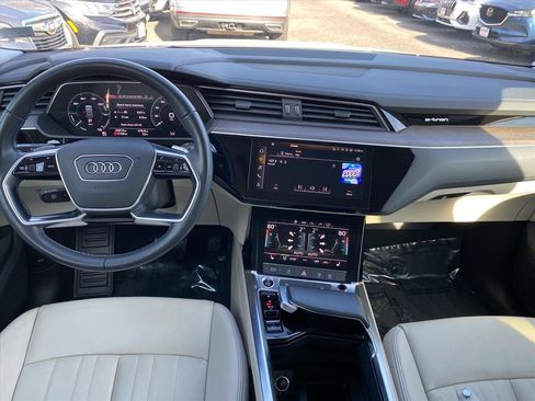 Used 2022 Audi e-tron Premium w/ Convenience Plus Package image 11