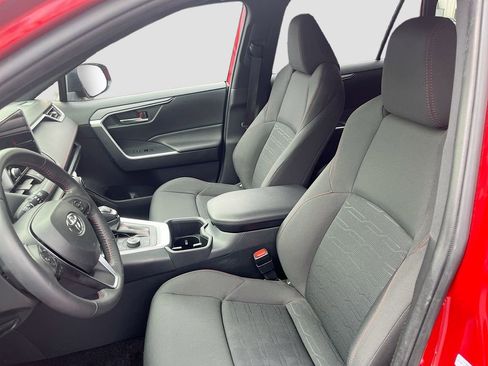 Used 2024 Toyota RAV4 SE w/ Weather & Moonroof Package image 21