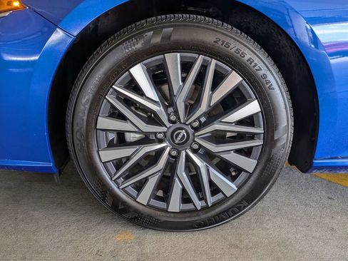 Used 2025 Nissan Altima 2.5 SV FWD image 31