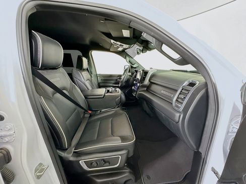 Used 2025 RAM 1500 Laramie image 32