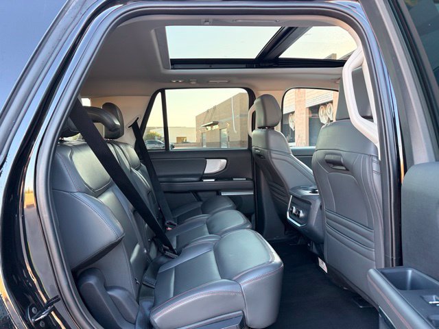 Used 2025 Ford Expedition Active AWD/4WD image 17