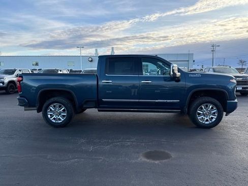 Used 2025 Chevrolet Silverado 3500 High Country w/ High Country Premium Package image 6