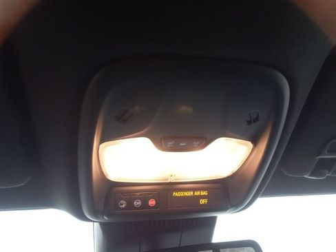 Used 2025 Chevrolet Colorado LT RWD image 24