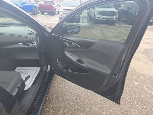 Used 2017 Chevrolet Malibu LT image 16