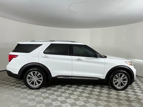Used 2023 Ford Explorer Limited image 2
