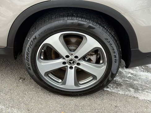 Used 2019 Mercedes-Benz GLC 300 4MATIC image 13