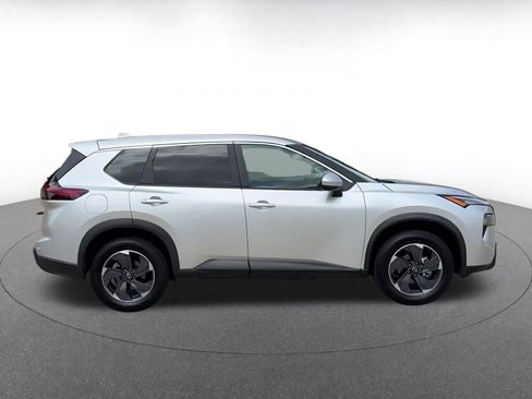 Used 2025 Nissan Rogue SV FWD image 16