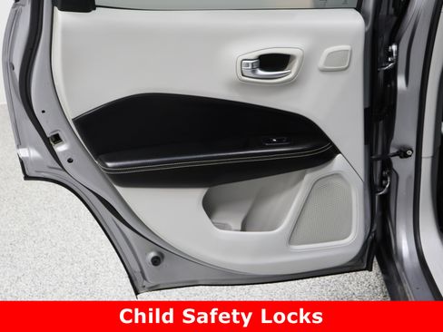 Used 2017 Jeep Compass Latitude w/ Popular Equipment Group image 28