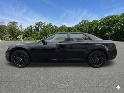 Used 2023 Chrysler 300 Touring w/ Sport Appearance Package AWD/4WD image 5