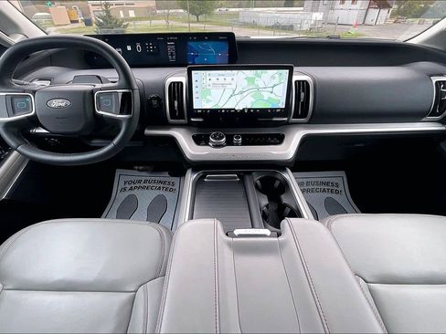 Used 2025 Ford Expedition Active AWD/4WD image 9