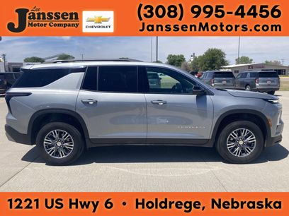Used 2025 Chevrolet Traverse LT