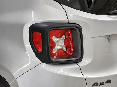 Used 2016 Jeep Renegade Trailhawk AWD/4WD image 11