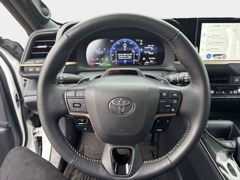 Used 2025 Toyota Crown Signia w/ Advanced Technology Package image 22