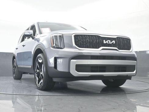 Used 2024 Kia Telluride EX w/ EX Captain's Chair Package image 70