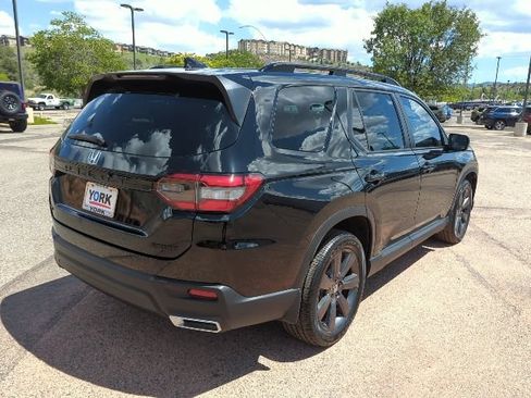 Used 2023 Honda Pilot Sport image 4