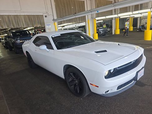 Used 2018 Dodge Challenger SXT RWD image 3