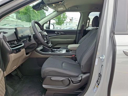 New 2027 Kia Carnival LX FWD image 12