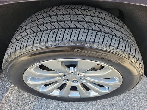 Used 2025 Chevrolet Suburban Premier w/ Sun And Tow Package RWD image 14