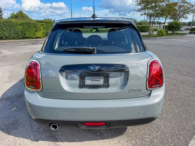 Used 2021 MINI Cooper 4-Door Hardtop w/ 6.5" Touchscreen Package FWD image 4