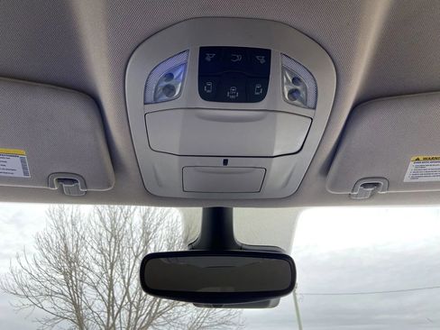 Used 2023 Chrysler Pacifica Touring-L FWD image 17