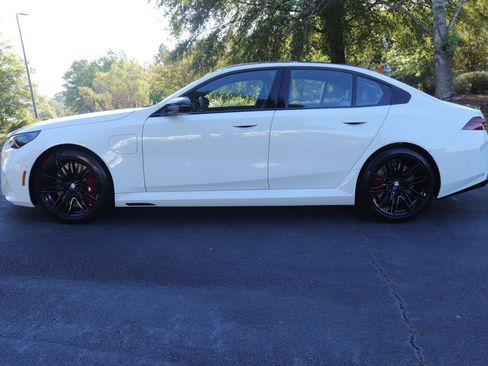 New 2026 BMW M5 w/ Carbon Package image 4