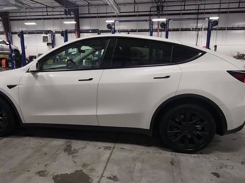 Used 2021 Tesla Model Y Long Range AWD/4WD image 6