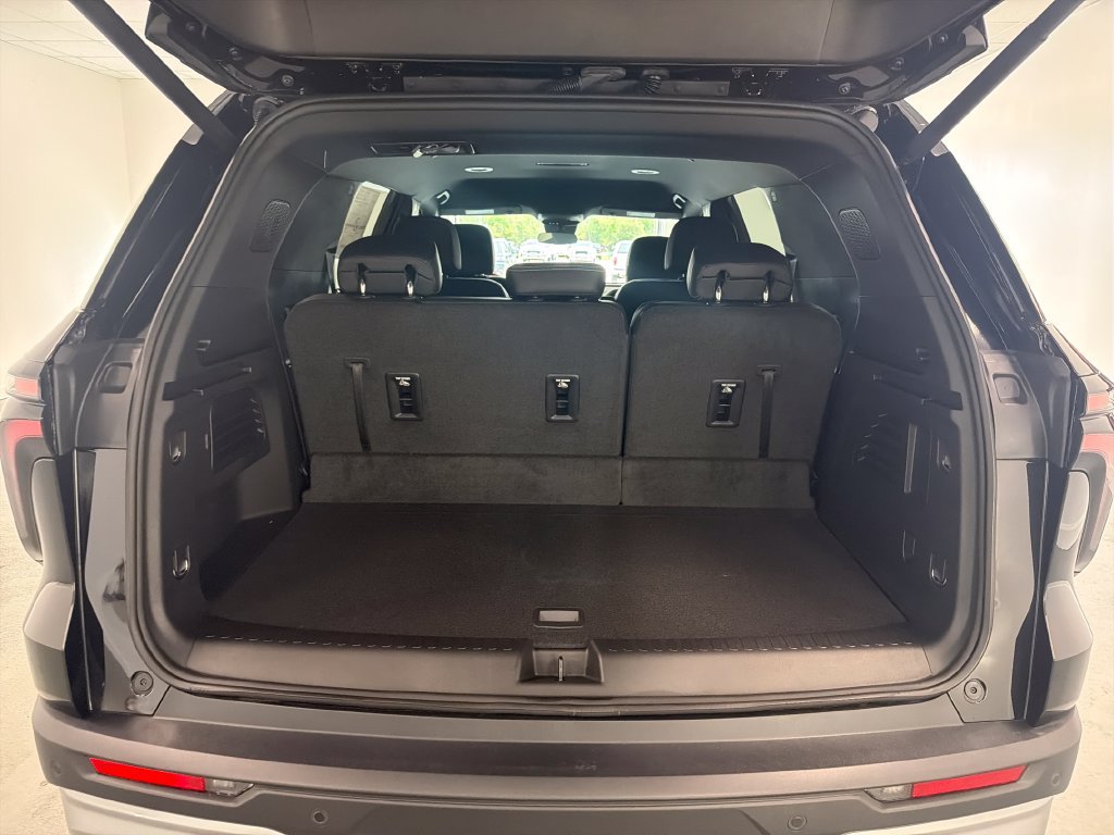 New 2027 Chevrolet Traverse LT FWD image 8