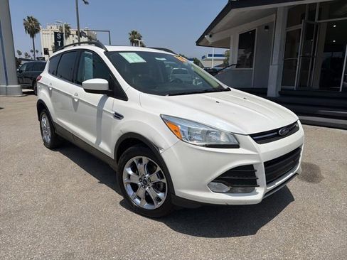 Used 2015 Ford Escape SE w/ Equipment Group 201A AWD/4WD image 1