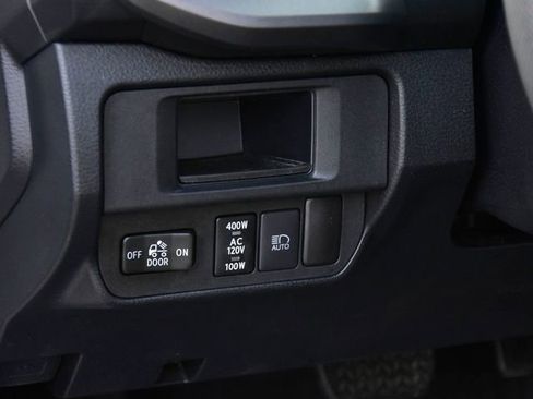 Used 2018 Toyota Tacoma TRD Sport image 24