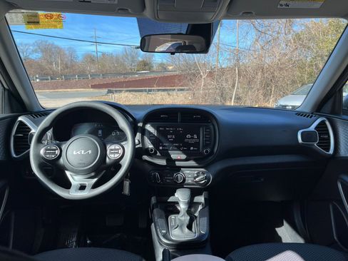 Used 2025 Kia Soul LX w/ LX Technology Package image 30
