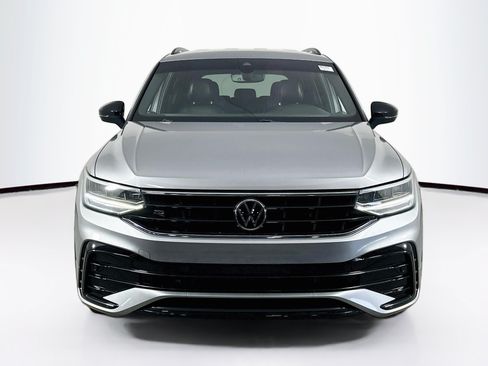 Used 2022 Volkswagen Tiguan SE R-Line FWD image 2