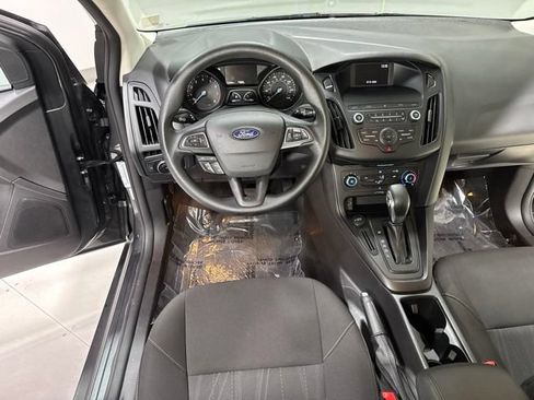 Used 2018 Ford Focus SE FWD image 14