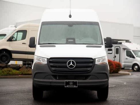 Used 2025 Mercedes-Benz Sprinter 2500 image 2