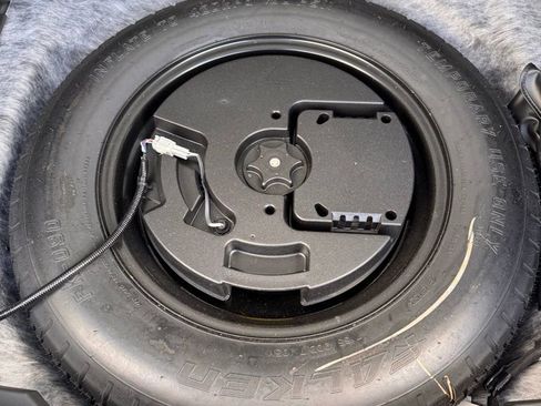 Used 2023 Nissan Rogue SV w/ SV Premium B Package image 15