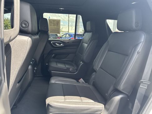 Used 2022 Chevrolet Tahoe Z71 w/ Luxury Package AWD/4WD image 19