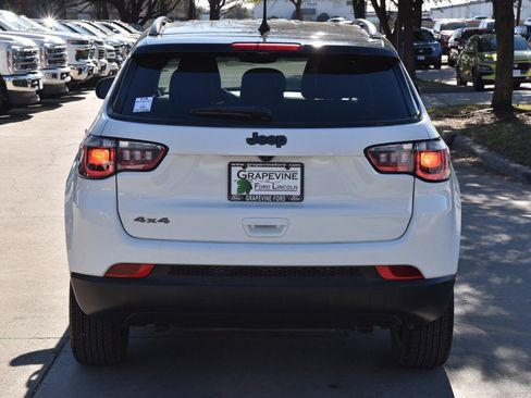 Used 2024 Jeep Compass Latitude w/ Altitude Special Edition image 9