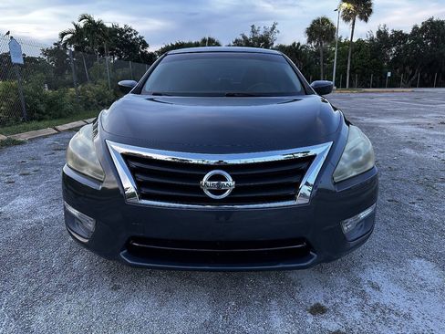Used 2013 Nissan Altima 2.5 SV FWD image 3