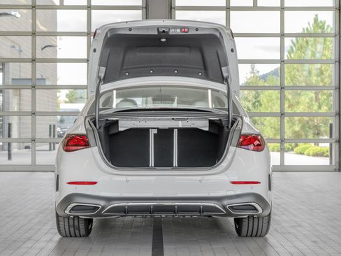Used 2026 Mercedes-Benz E 350 4MATIC Sedan image 16