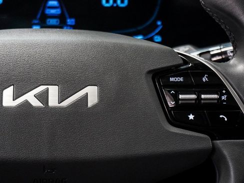 Used 2023 Kia Niro EX Touring image 16