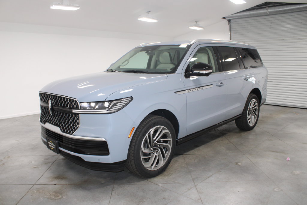 New 2027 Lincoln Navigator Reserve AWD/4WD image 3