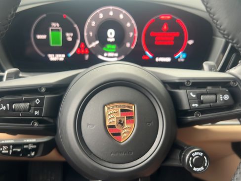Certified 2025 Porsche Cayenne E-Hybrid AWD/4WD image 33