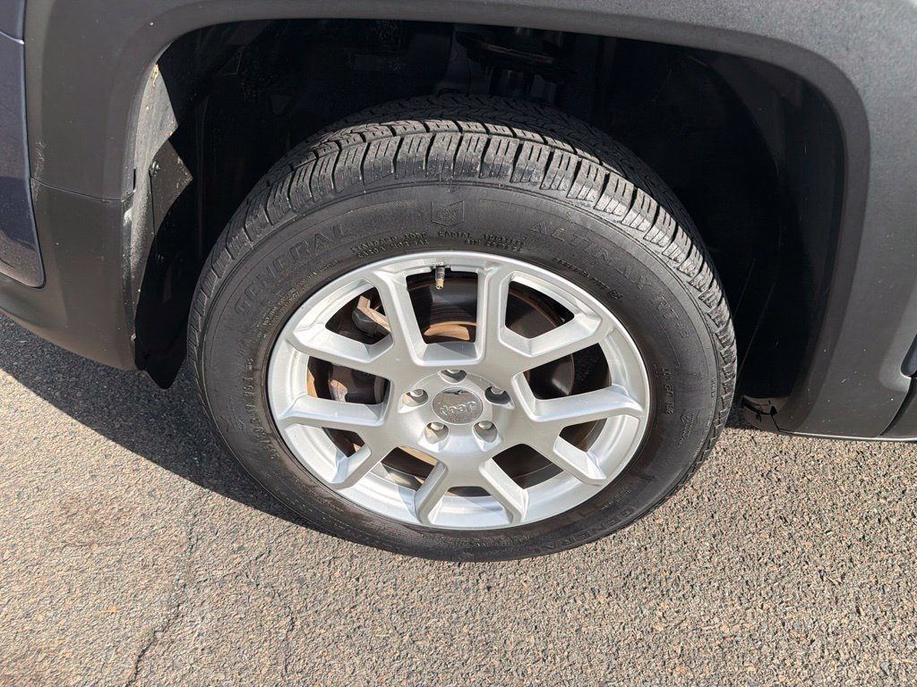 Used 2020 Jeep Renegade Latitude w/ Cold Weather Group AWD/4WD image 30