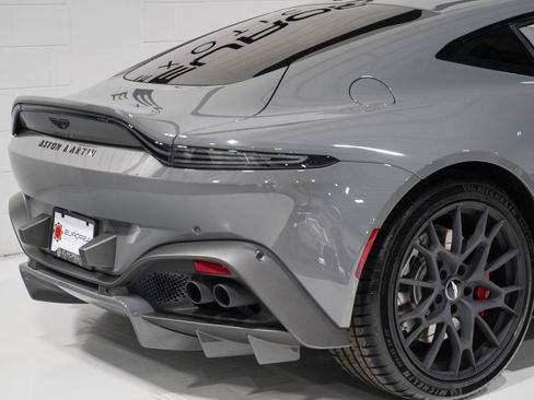 Used 2022 Aston Martin V8 Vantage Coupe RWD image 22